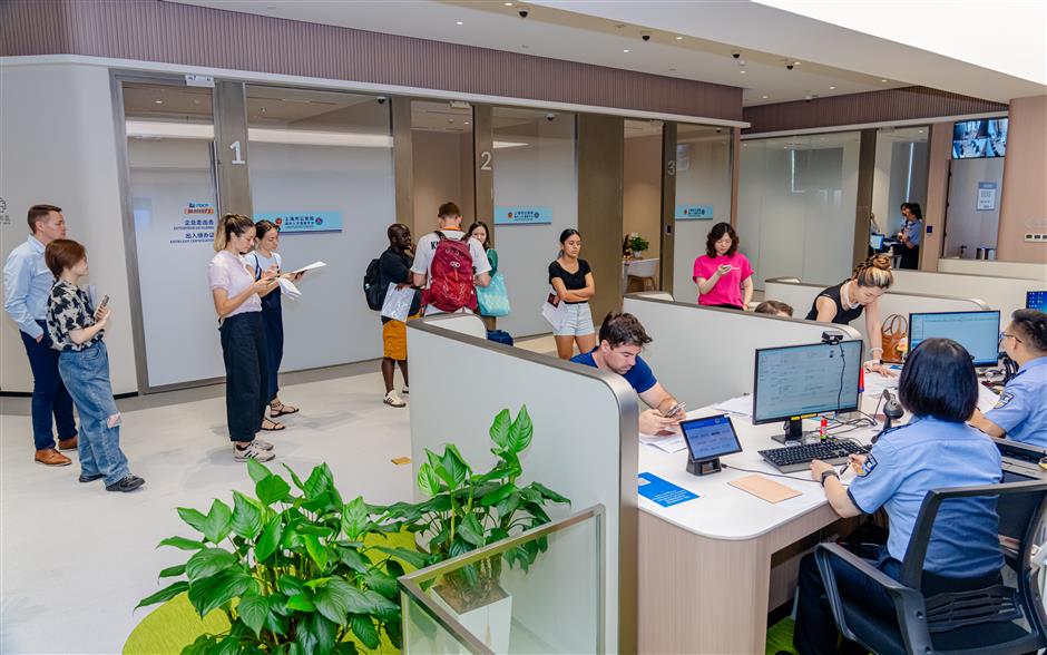 Shanghai expands 24-hour self-service for Hong Kong, Macau travel permits