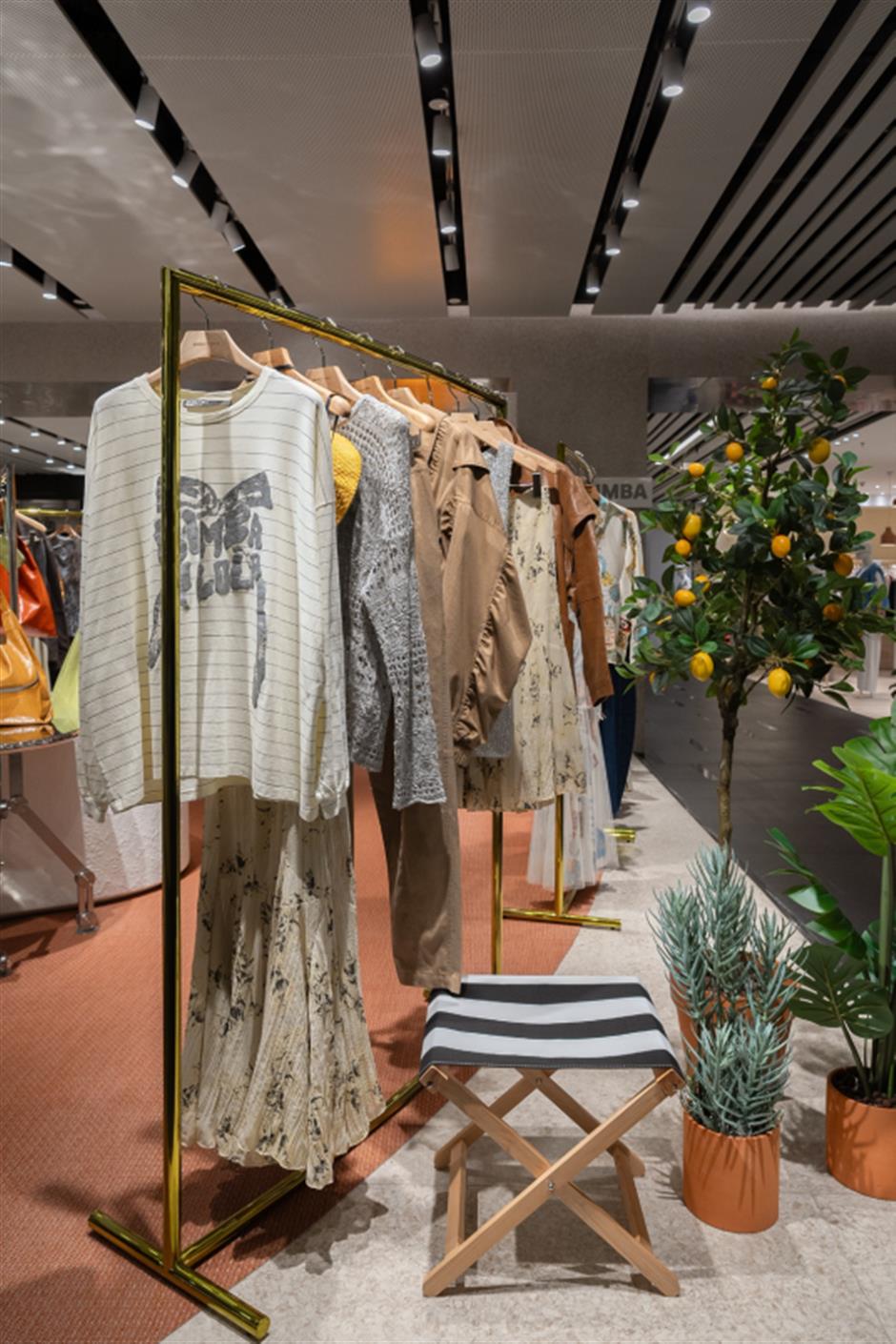 [First in Shanghai] From House of H&M to Labubu, Global Brands Are Lighting up the Scene