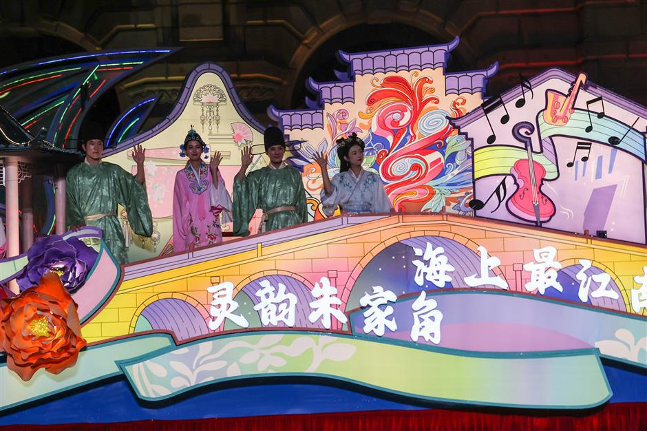 Shanghai parade lights up tourism festival with floats