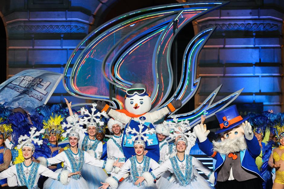 Shanghai parade lights up tourism festival with floats