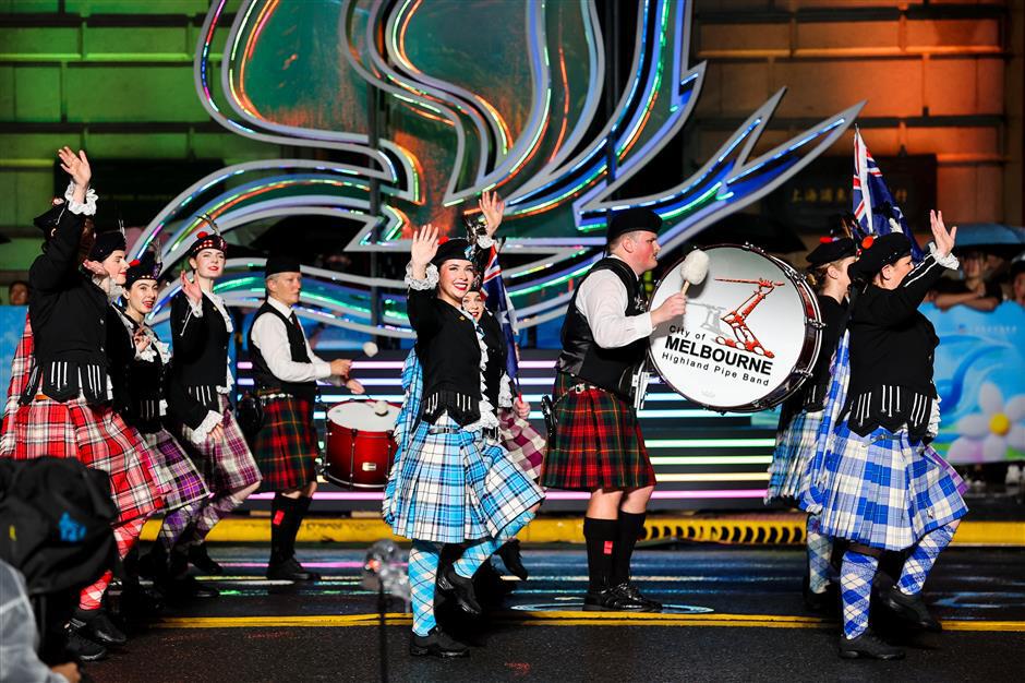 Shanghai parade lights up tourism festival with floats