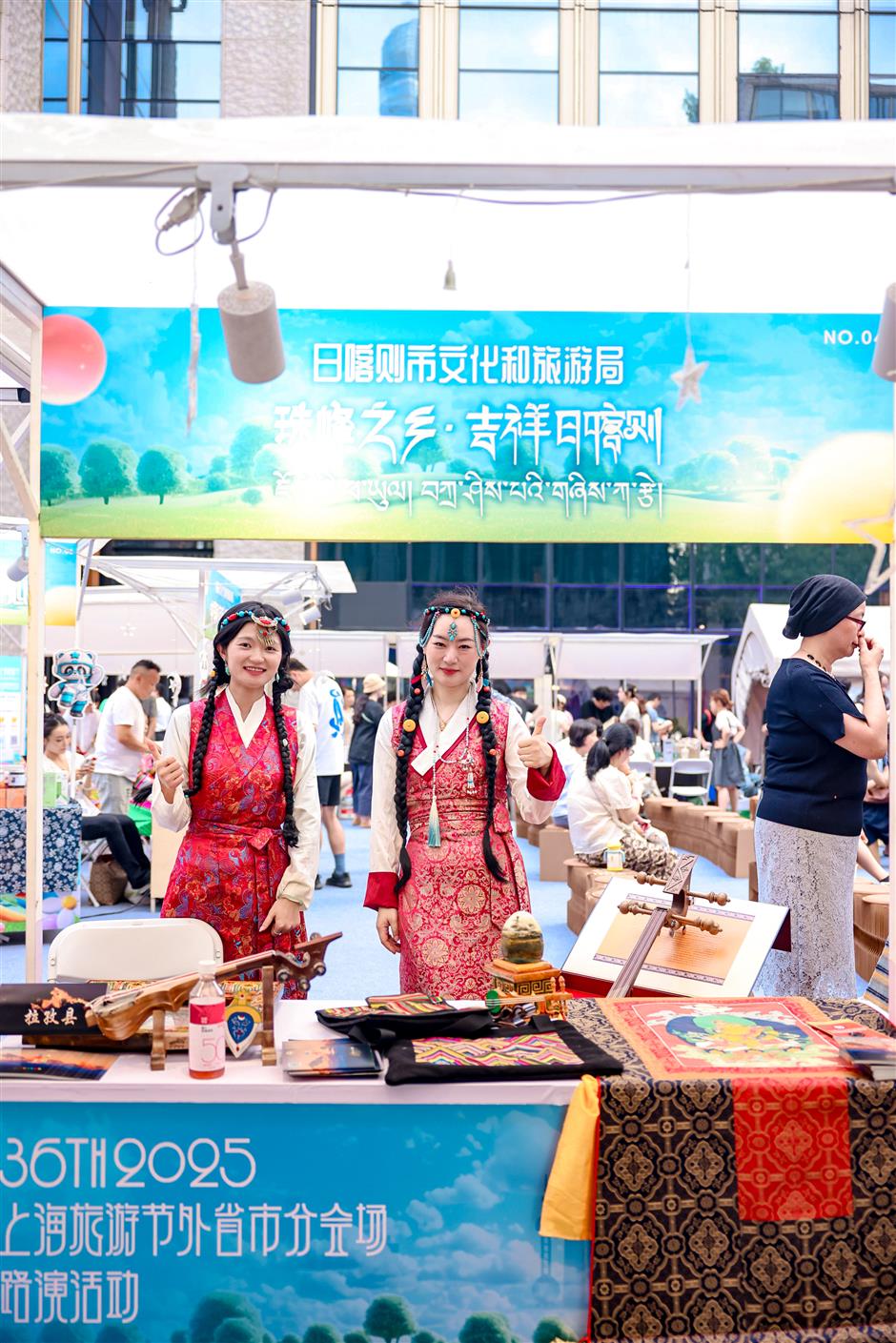 Shanghai Tourism Festival sidelines go all out to woo visitors
