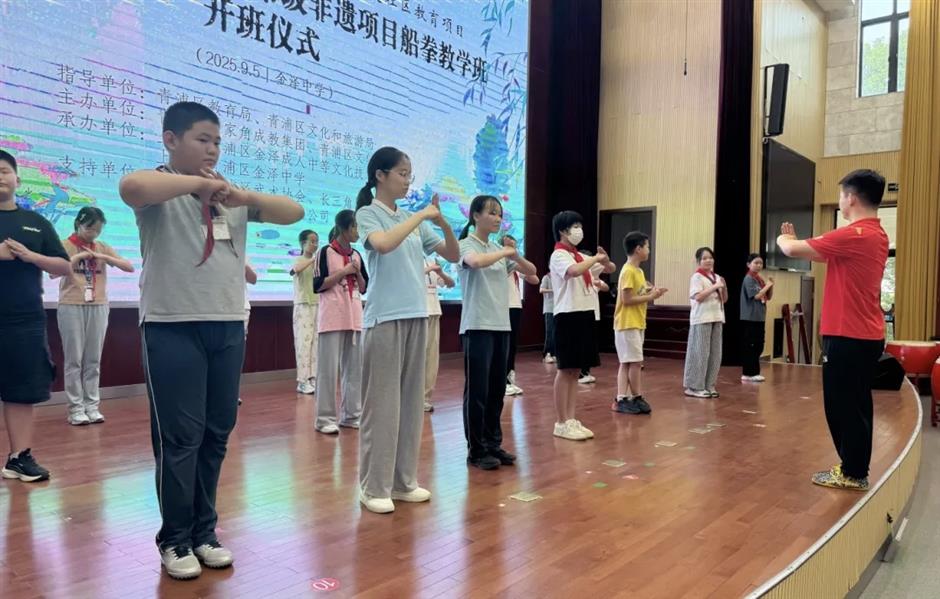 Initiative promotes heritage boat boxing in middle school