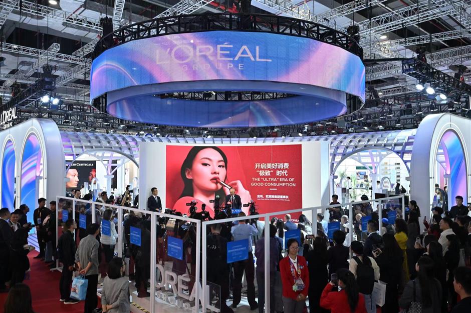 Global retailers boost city's summer consumption season