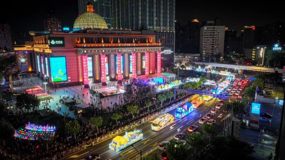 普陀区迎来上海旅游节花车各区首游 