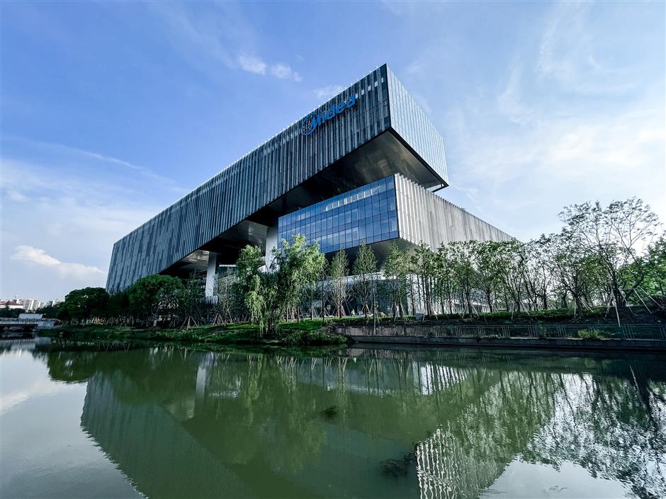 Midea is making waves with a major investment in AI