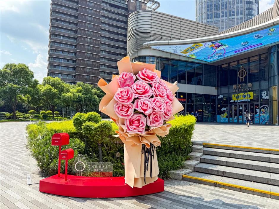 玫瑰之约,甜蜜绽放!2025玫瑰婚典,25对新人邀您共同见证!