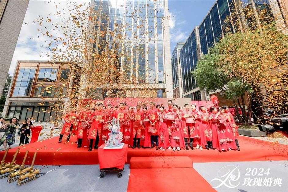 玫瑰之约,甜蜜绽放!2025玫瑰婚典,25对新人邀您共同见证!