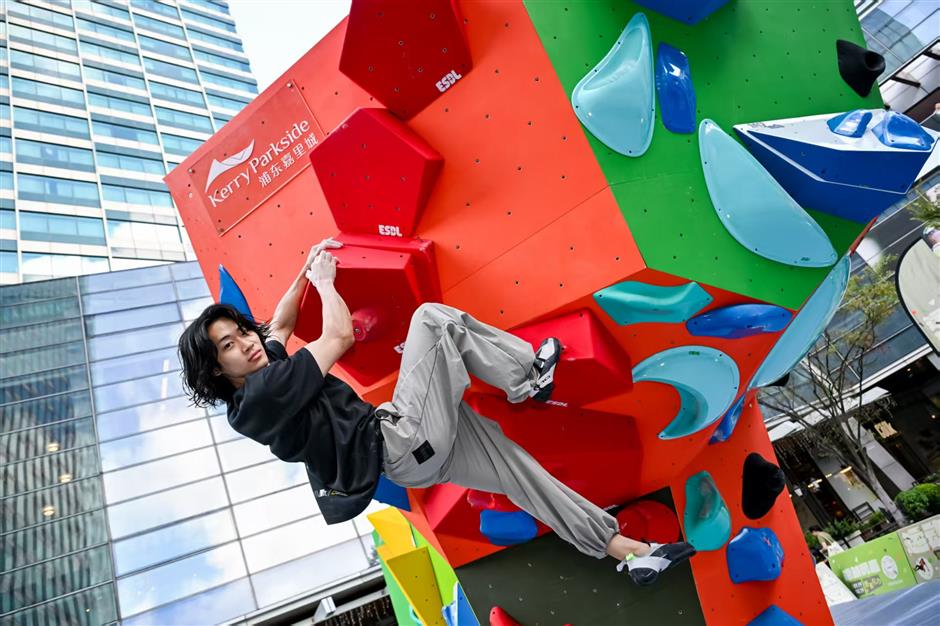 สัมผัสความมหลายหลายของการปีนเขากับแชมป์เวิลด์คัพ