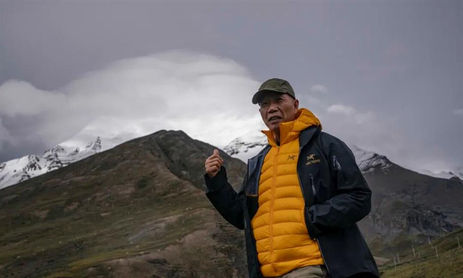 Pyro artist under fire after Arc'teryx Himalayan stunt