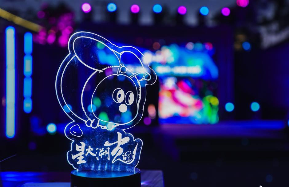 Qingpu landmarks glow in festival's light show