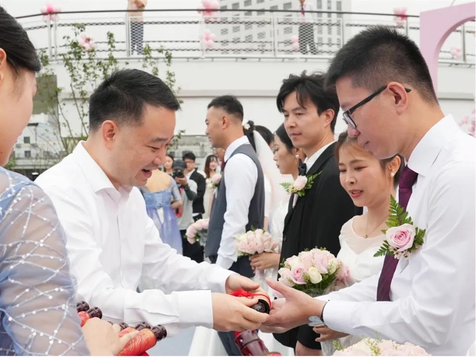 苏河甜蜜升级,百位新人