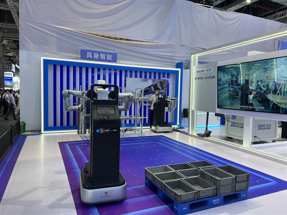 Global tech giants unveil 'China-specific' products at CIIF