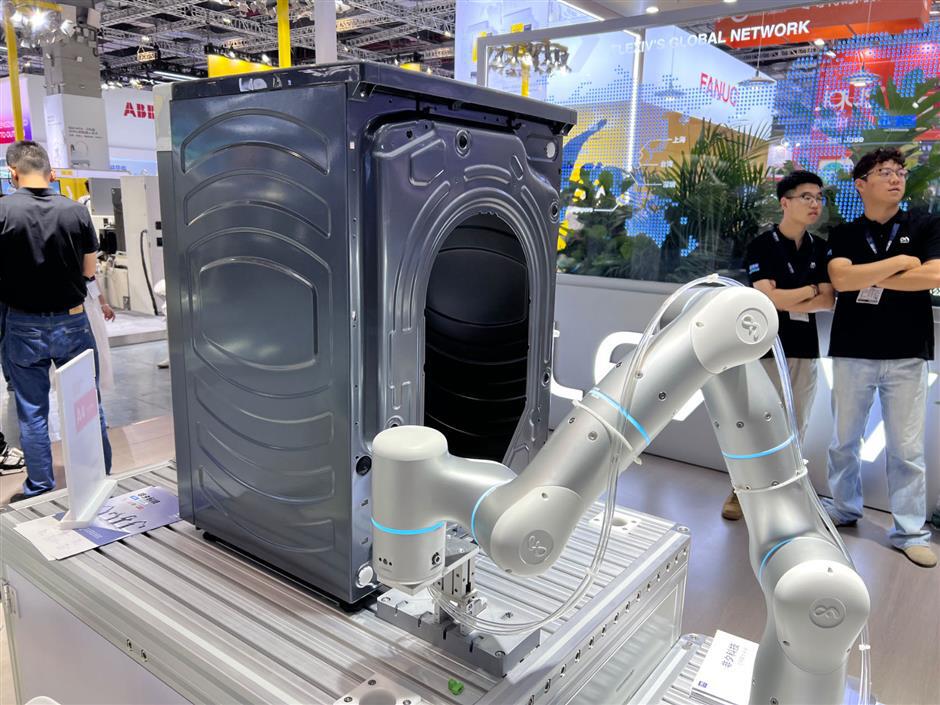 Industrial robots getting smarter and driving economic growth