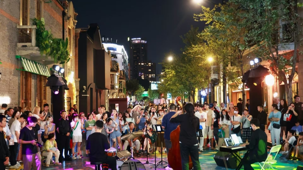 New scenes, new nights: a boost for consumption