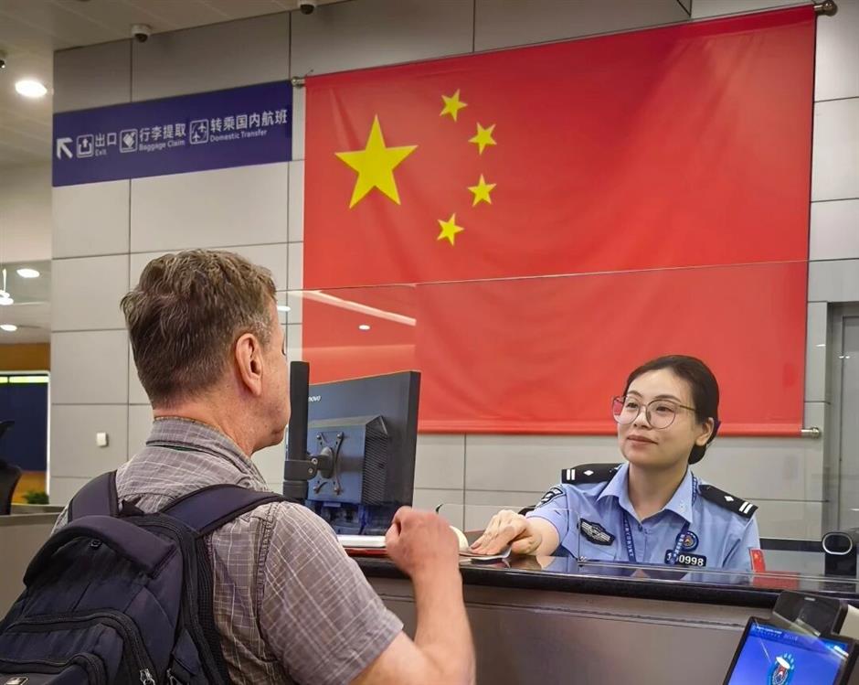 提示!预计出入境旅客92.7万人次,国庆、中秋假期上海出入境客流及机场高峰时段预测