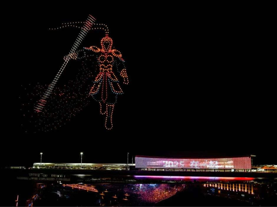 Festival cahaya mengubah kawasan menjadi tarikan malam