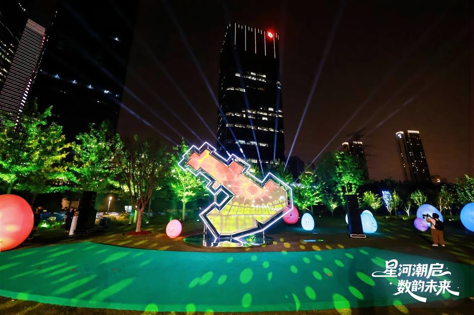 Festival cahaya mengubah kawasan menjadi tarikan malam