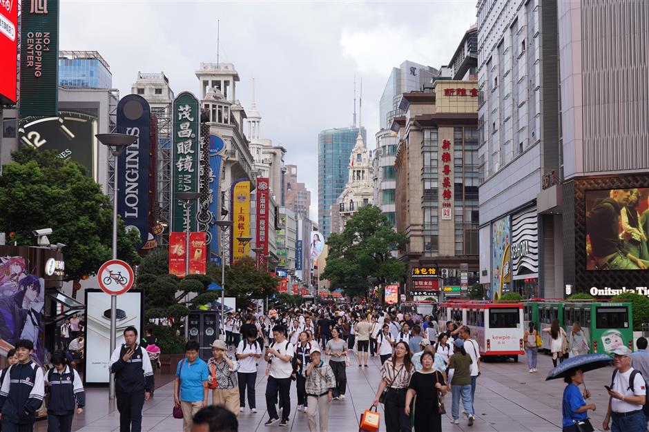 Shopper Wins a Gold Bar in a Shanghai Holiday Lottery