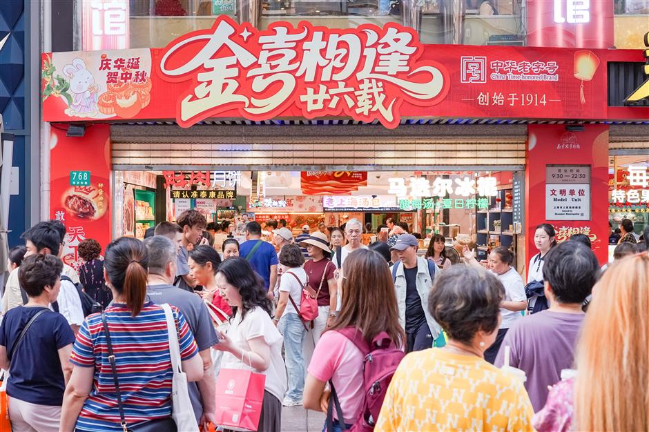 Shopper Wins a Gold Bar in a Shanghai Holiday Lottery