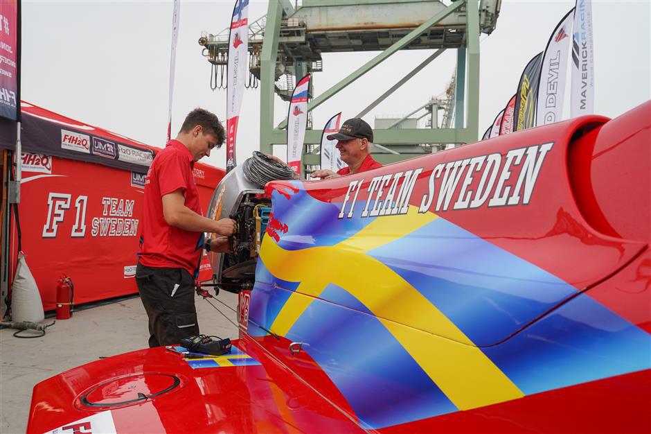 World's Top Powerboat Racers Compete In Shanghai