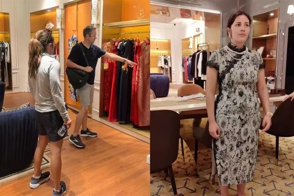 Foreign Tourists Join China's 'Golden Week' Shopping Spree