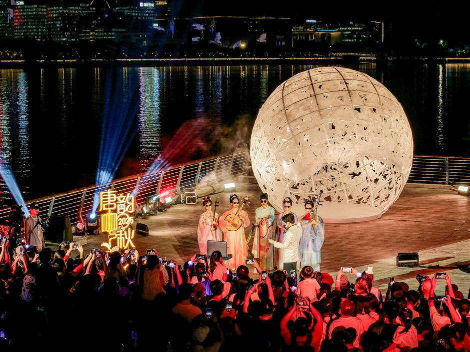 Shanghai welcomes 25.5m visitors over 8-day holiday