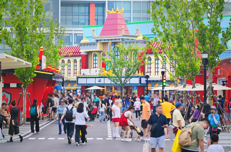 Shanghai welcomes 25.5m visitors over 8-day holiday