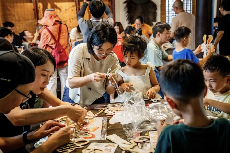 Shanghai welcomes 25.5m visitors over 8-day holiday