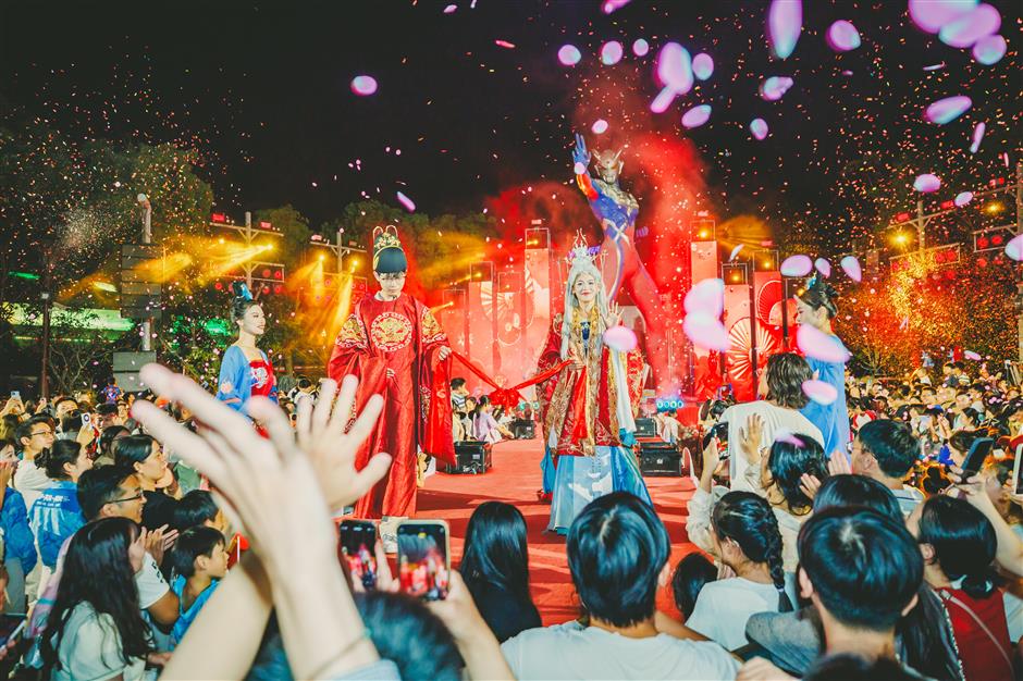 Shanghai welcomes 25.5m visitors over 8-day holiday