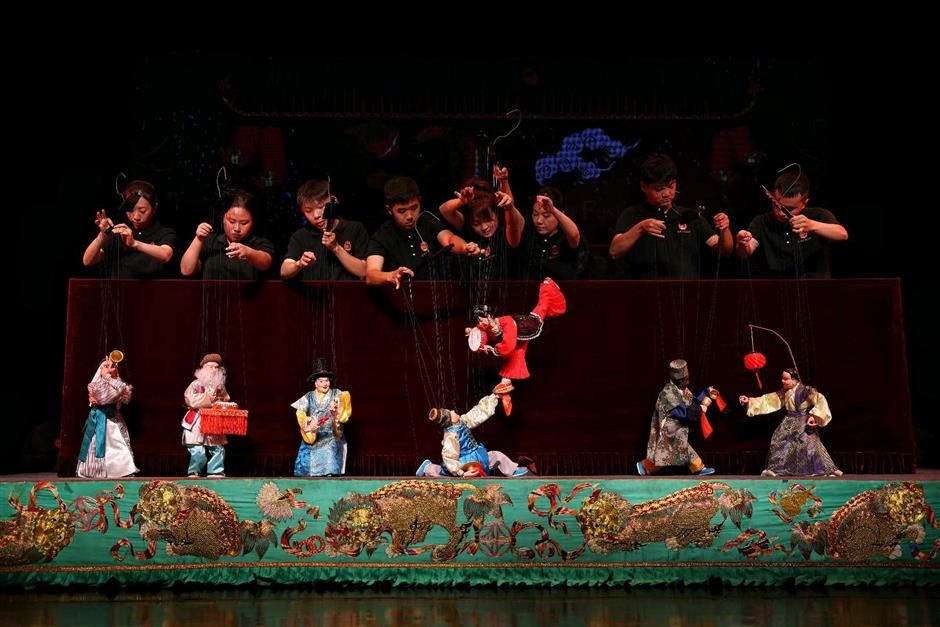 Centuries-old Fujian Puppetry Kept Alive on Moving Strings