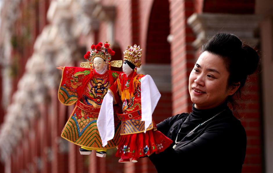 Centuries-old Fujian Puppetry Kept Alive on Moving Strings