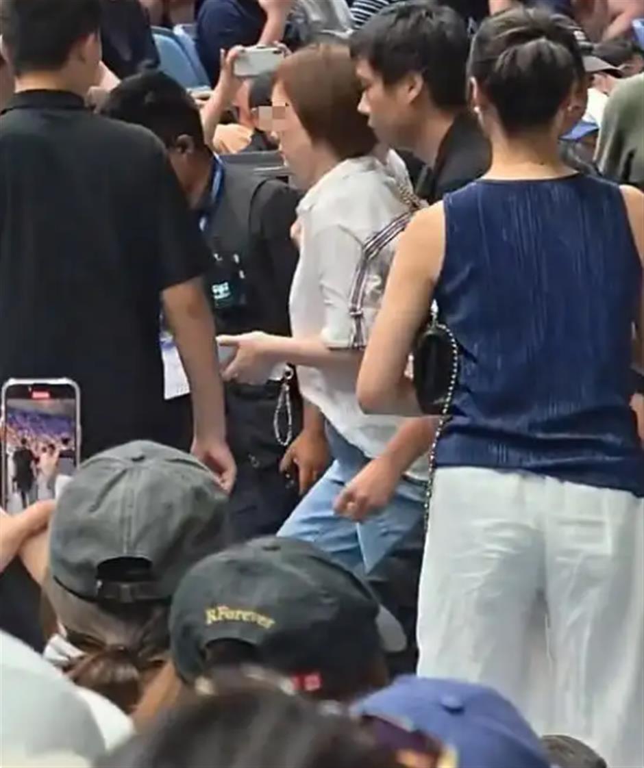 Woman Removed from Shanghai Masters After Disrupting Medvedev-De Minaur Quarterfinal