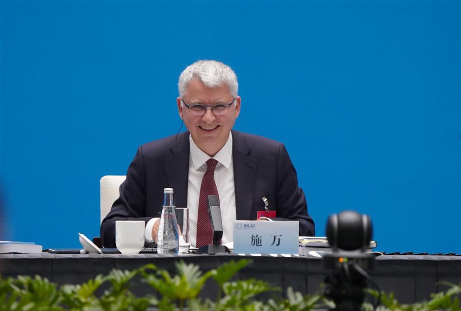 Roche Chairman Awarded Shanghai Honorary Citizenship as City Strengthens Global Innovation Standing