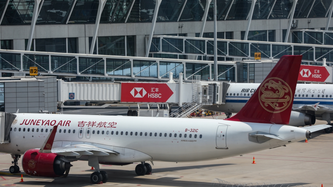 Juneyao Airlines Crew Member Fired for Taking Passenger's Forgotten Phone