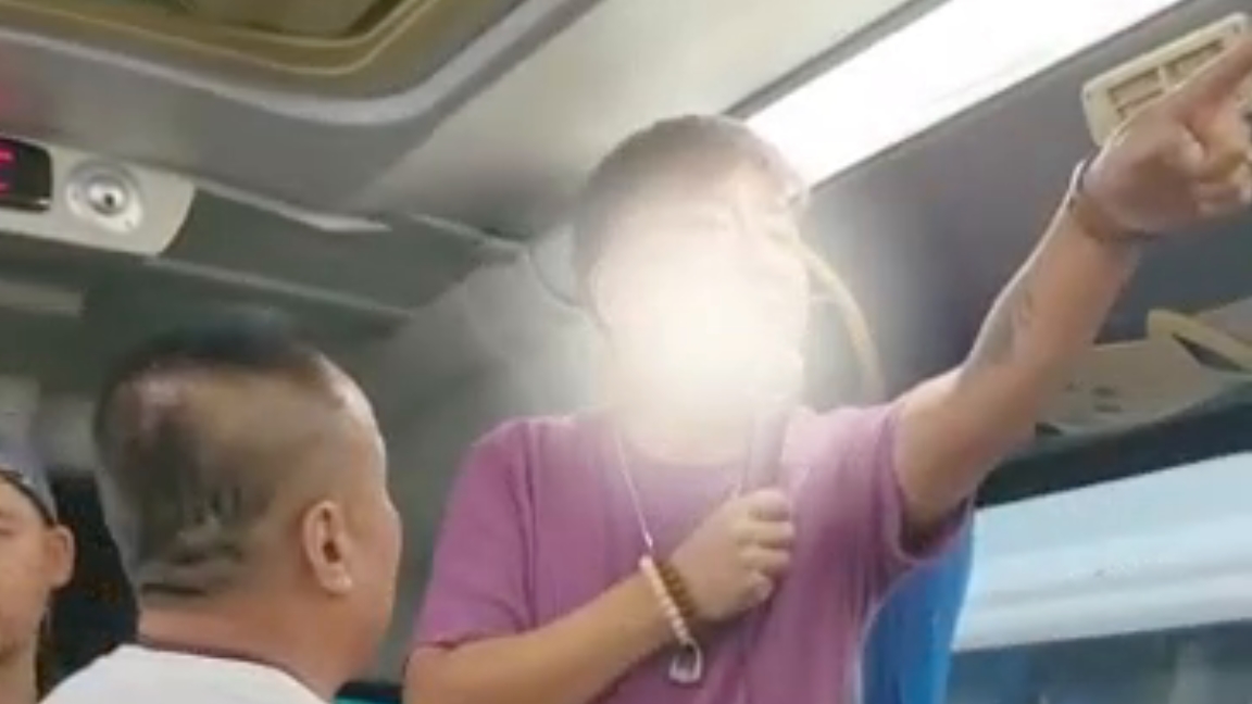 Chinese Tour Guide Arrested in Thailand for Threatening Tourists Over Shopping