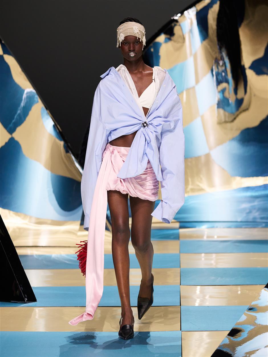 Shanghai Fashion Week – A Meditation on Modern Femininity