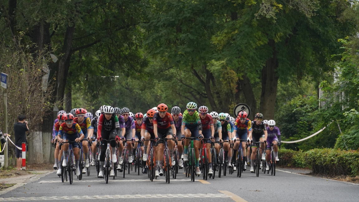 Chongming Hosts Elite Women's Cycling Race