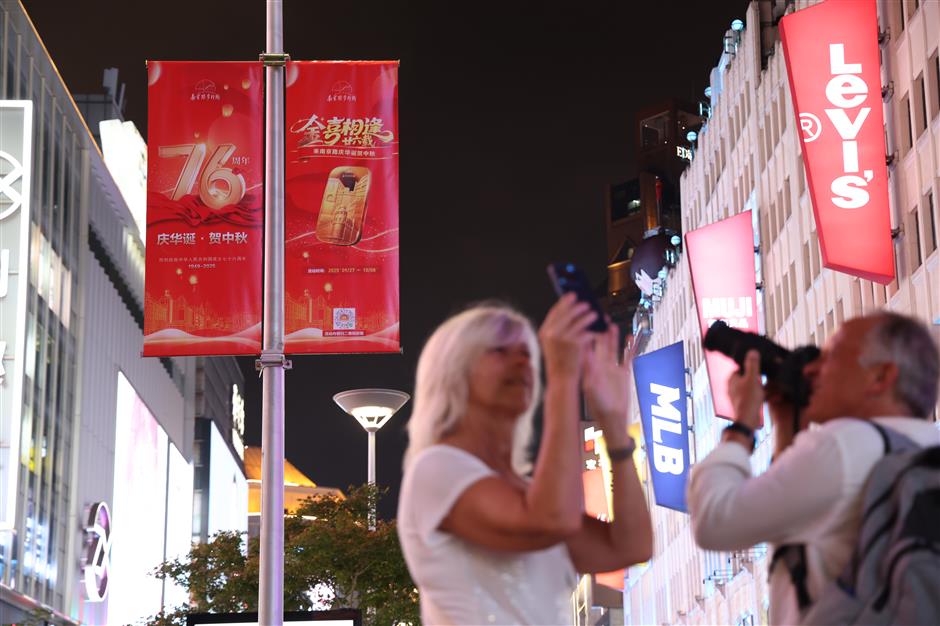 Gold Bar Giveaway Boosts Nanjing Road Sales