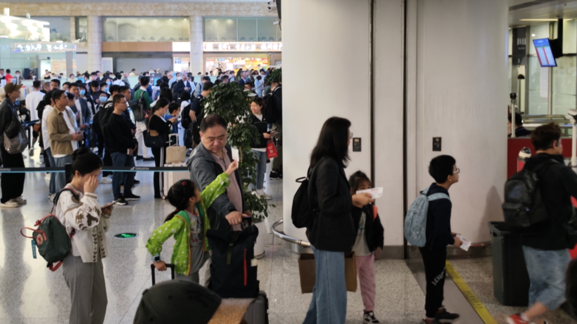 Zhejiang Pioneers Spring, Autumn Breaks for Schools