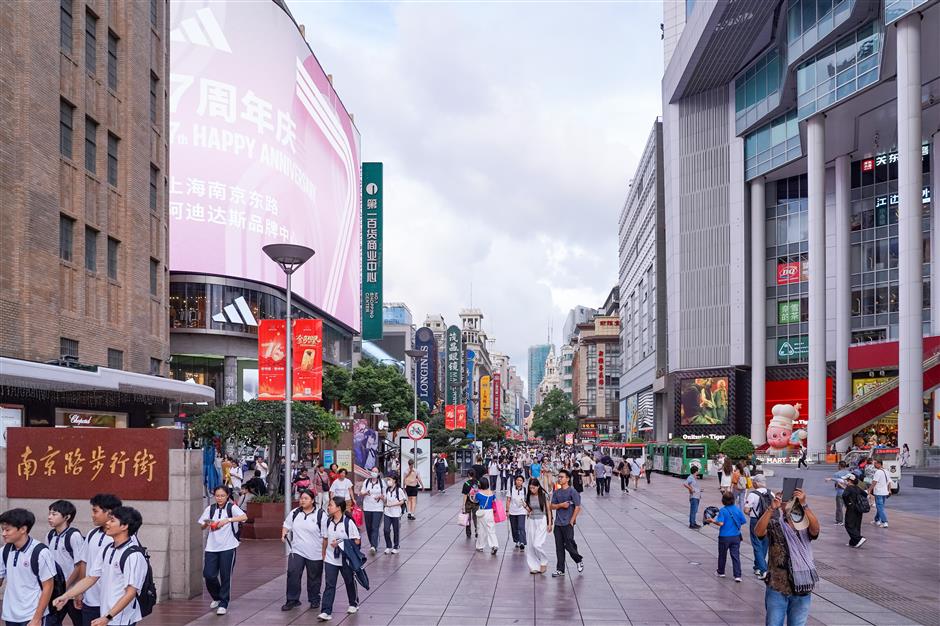 Gold Bar Giveaway Boosts Nanjing Road Sales
