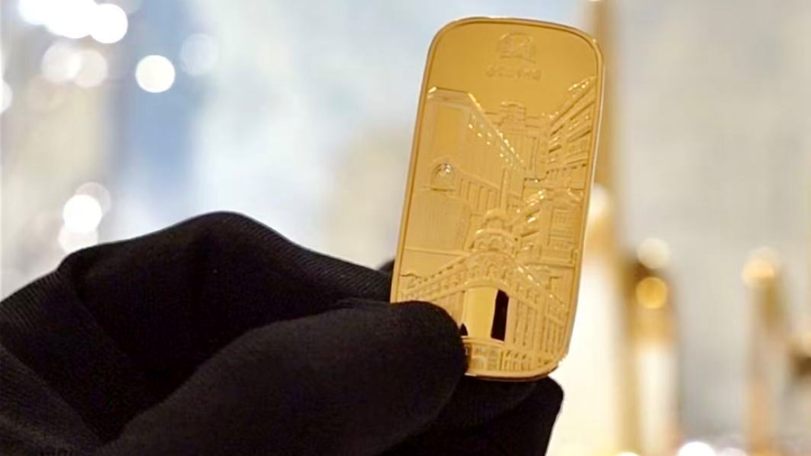 Gold Bar Giveaway Boosts Nanjing Road Sales