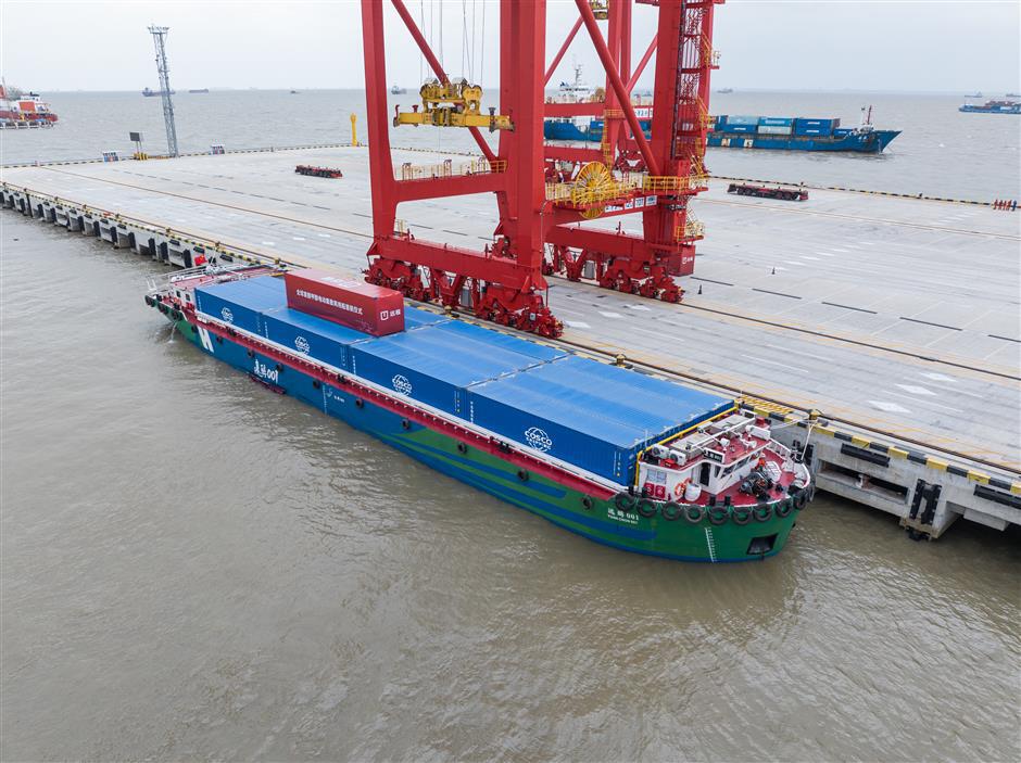 World's First Methanol-Hydrogen Hybrid Cargo Ship Starts Commercial Service in Shanghai