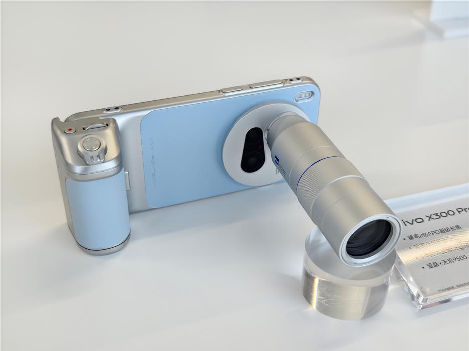 Meet 'Robot Phones': New Smartphones Enhance Photography, AI Applications