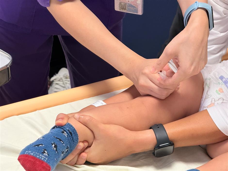 [Expats & Ailments] Singaporean child with rare disease comes to Shanghai for innovative medicine