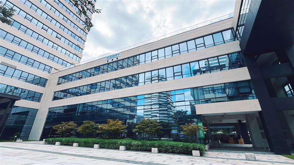 Shanghai's HQ Economy Booms as More MNCs Set Up Regional Hubs