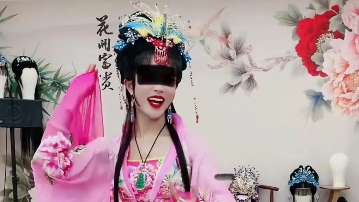 Two Sentenced to Death for Murder of Cross-Dressing Influencer