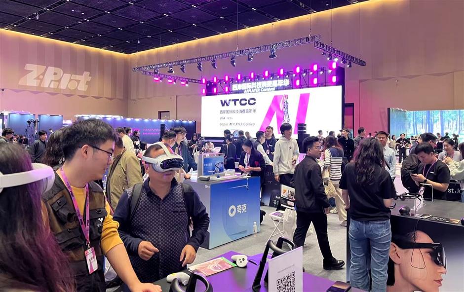Shanghai AI Show Becomes Massive Retail Floor, Driving Consumption with Robots, Smart Tech
