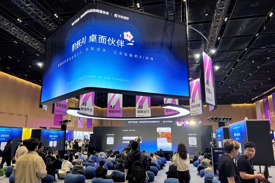 Shanghai AI Show Becomes Massive Retail Floor, Driving Consumption with Robots, Smart Tech
