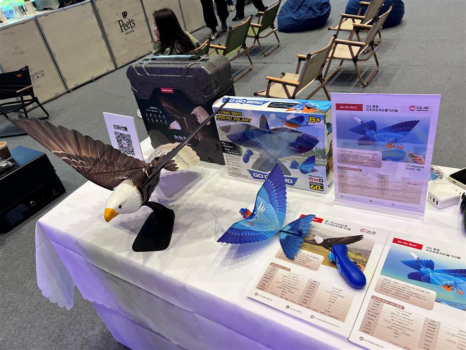 Shanghai AI Show Becomes Massive Retail Floor, Driving Consumption with Robots, Smart Tech